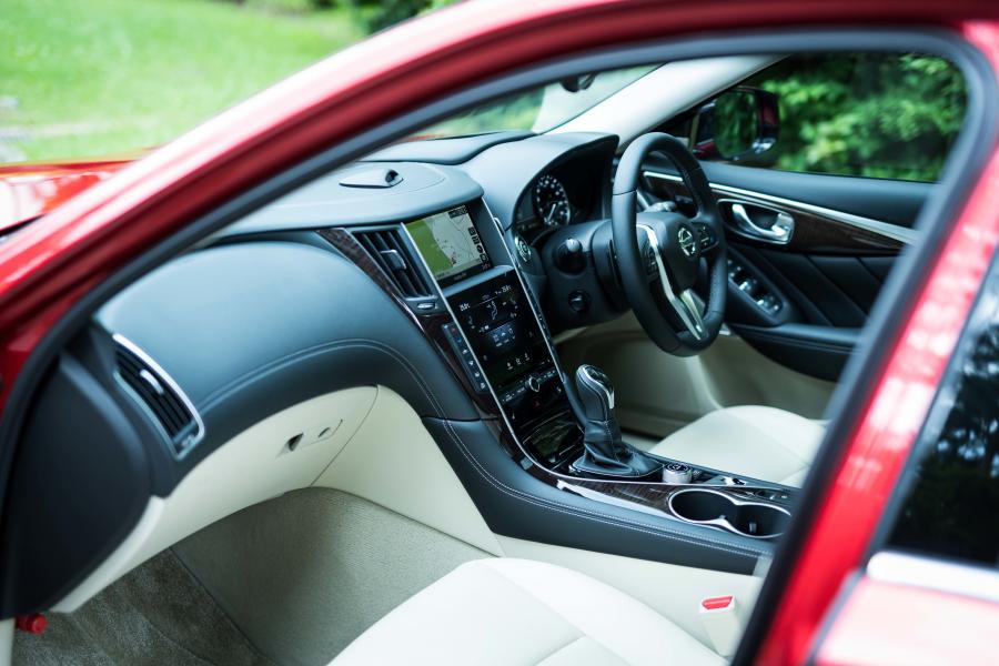 Интерьер Nissan Skyline GT Hybrid (V37) 2019 года  (фото 34 из 35)